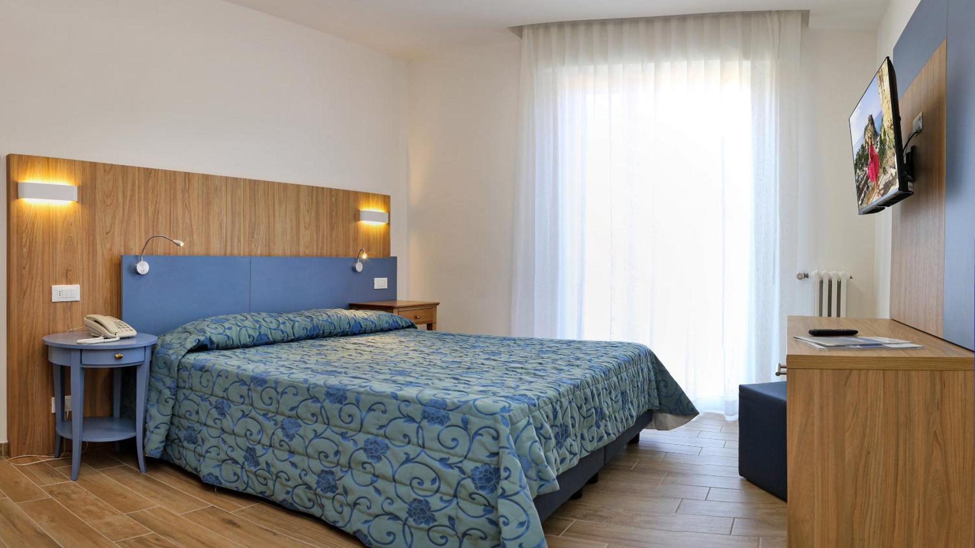Hotel Marina Bardolino Bagian luar foto