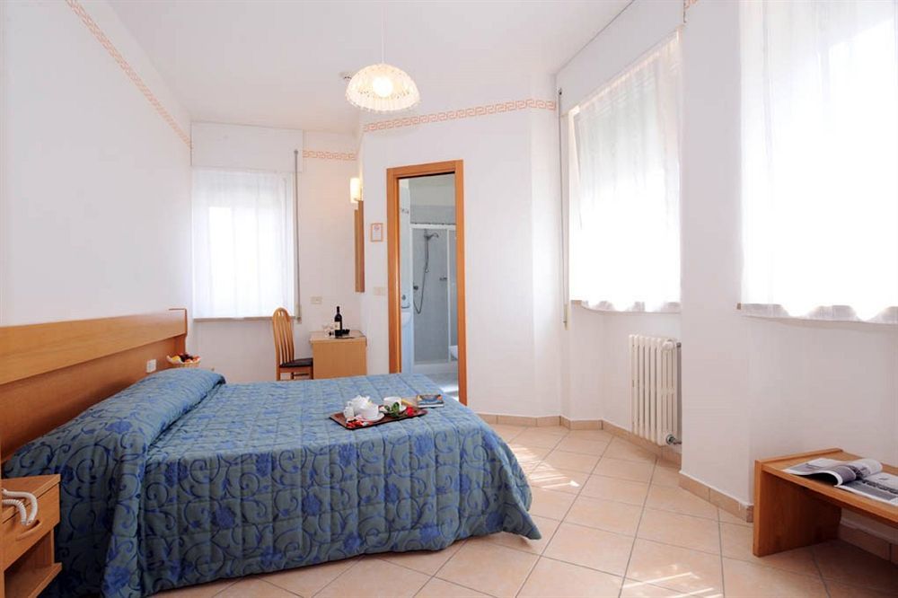 Hotel Marina Bardolino Bagian luar foto