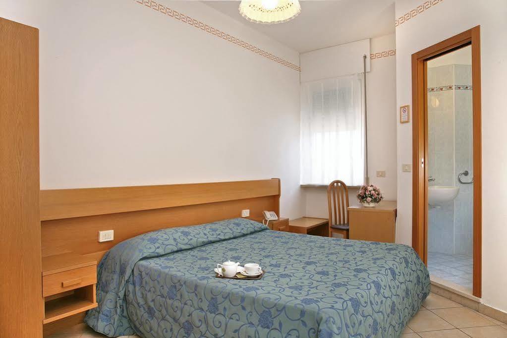 Hotel Marina Bardolino Bagian luar foto